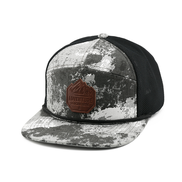 Novo estilo de designer unissex snapack boné de couro crachá camuflagem estilo 7 painéis boné de caminhoneiro boné de malha